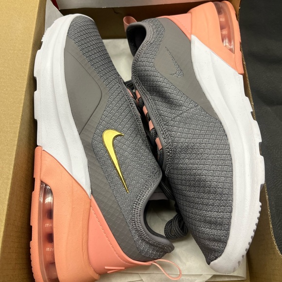 Nike Air Max Shoes - Women’s Nike Air Max Motion 2 - New in box - Size 6.5